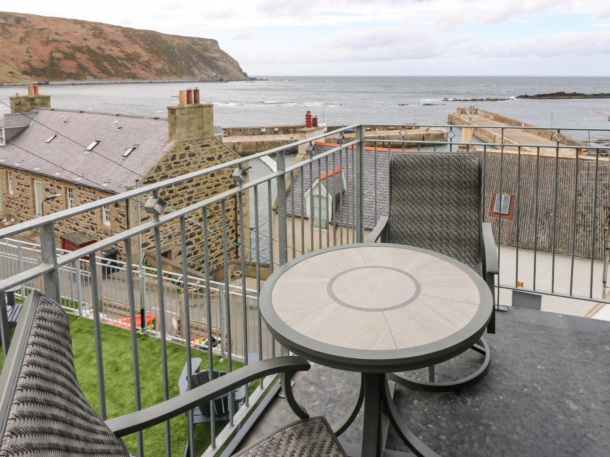 Craignure Apartment Banff Exterior photo