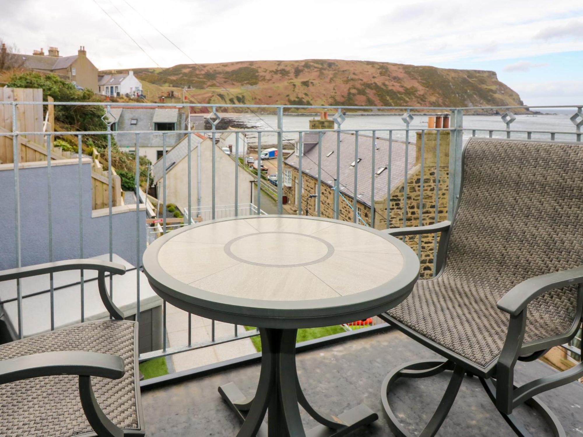 Craignure Apartment Banff Exterior photo